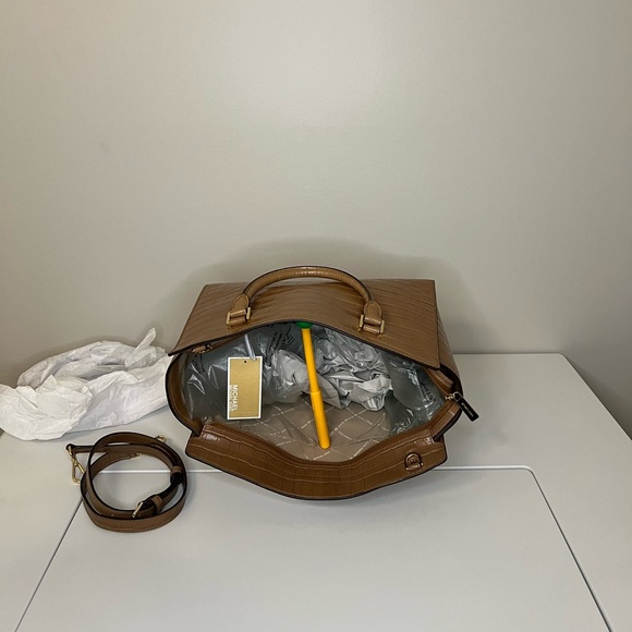 NWT Michael Kors Selma Large Satchel with Embossed Leather - Picture 7 of 11